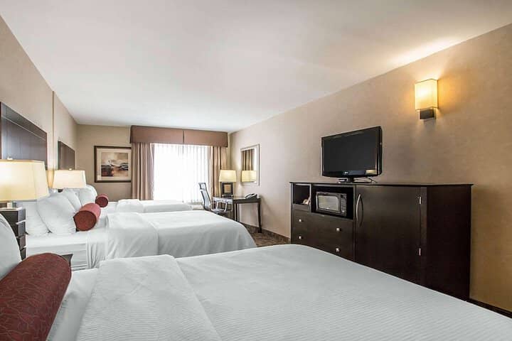 Room 32 of 79