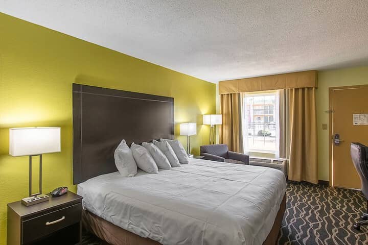 Room 10 of 71